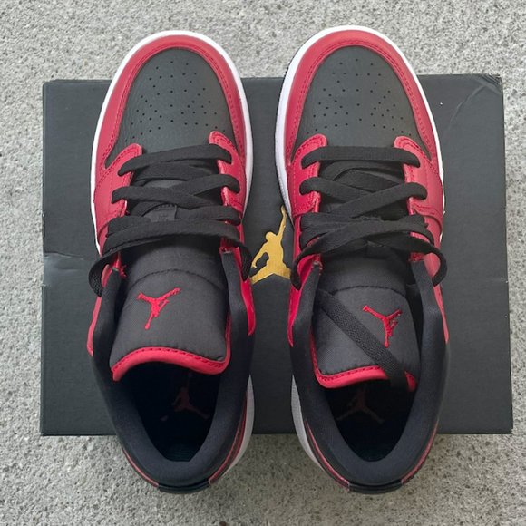 Nike Air Jordan 1 Low GS  Reverse Bred Pebble - Picture 4 of 4